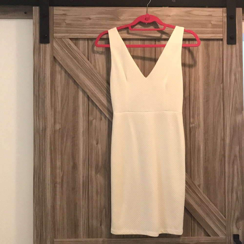 Alice and Olivia White Mini V-Neck Shift Dress